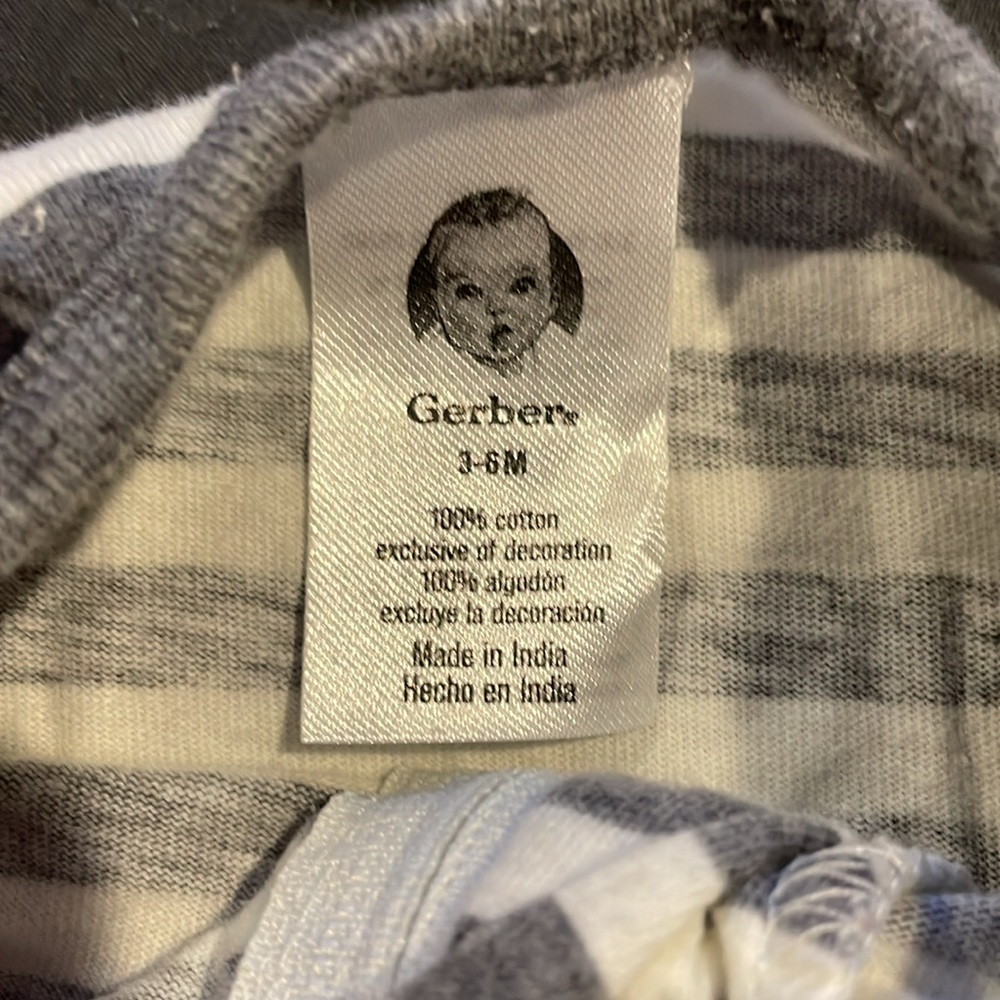 Gently used 3-6m Gerber footie pajamas - Picture 4 of 4